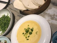 王哥庄大馒头配虾酱-海尔洲际酒店天下一品中餐厅