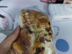 红豆肉松面包-美嘉华面包西饼店(红胜坊店)