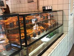面包甜点陈列柜-81BAKERY(大学路店)
