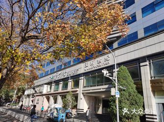 位置在东安门大街西口，地上是写字楼，地下是停车场