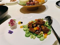 葱油蚕豆爆炒极品牛肉粒-皇朝会.经典传统粤菜(外滩店)