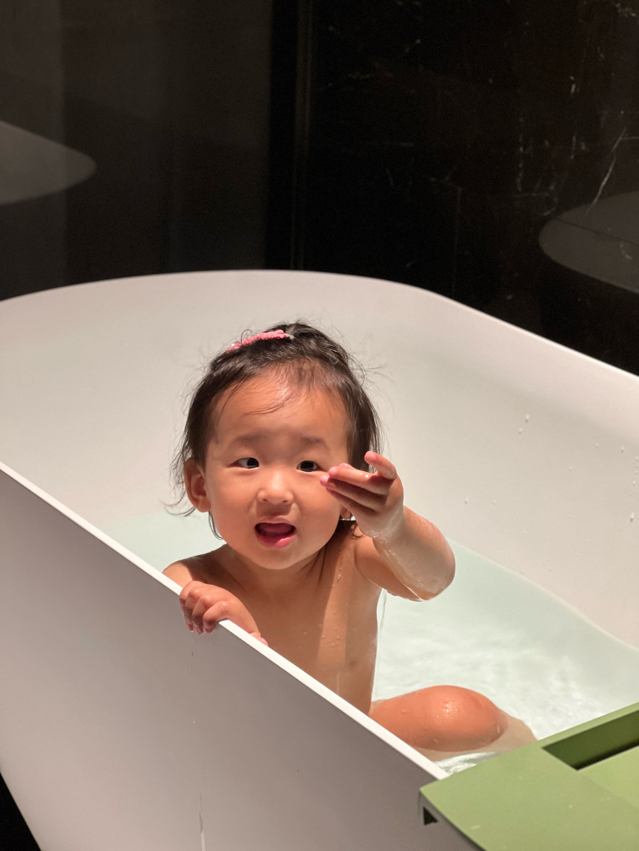 浴室里的小快乐 带娃玩水就在英迪格酒店