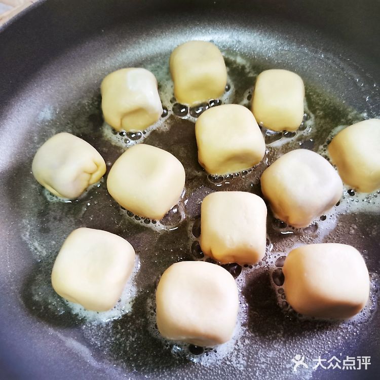 紫薯，芋头（蒸熟）炼奶，白砂糖，混合揉成泥放冷藏