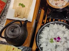 -老牌坊云南鱼豆花火锅(哈西万达店)