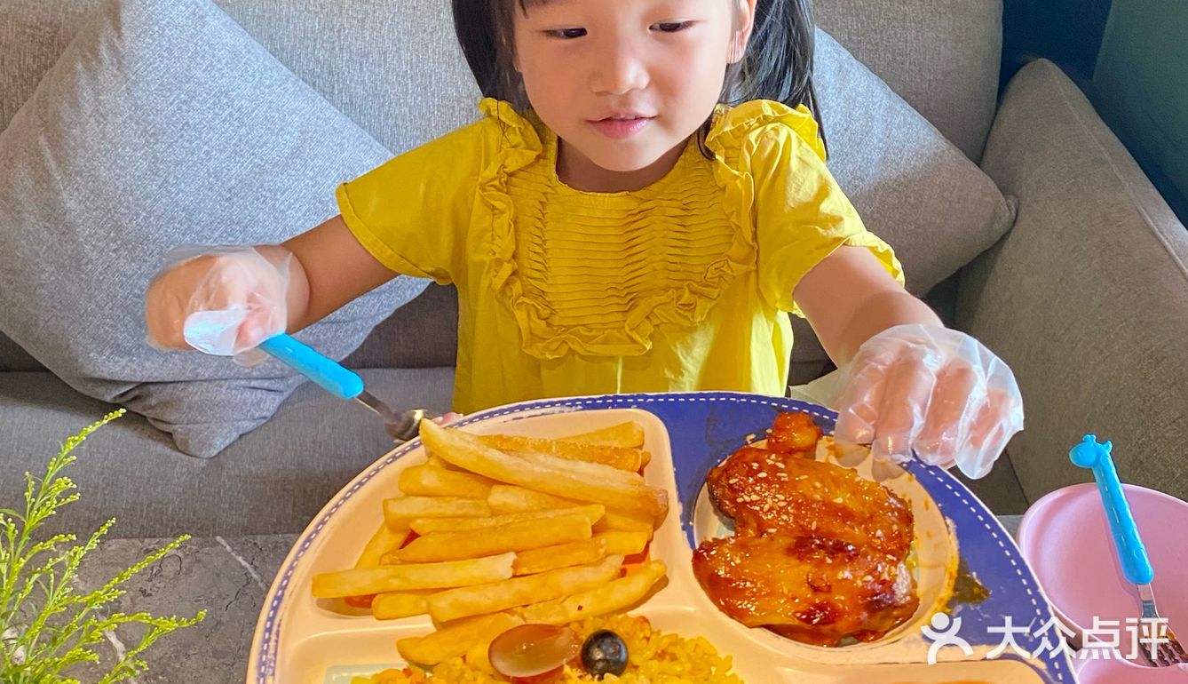 成都暑假高温来袭，暑假带女儿吃一顿漂亮饭🥩