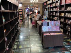 -钟书阁(松江泰晤士小镇店)