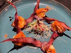 煎虾配紫薯泥薯片及姜味柠檬汁-AZUL by FUEL蓝色·法式酒馆(琶醍店)