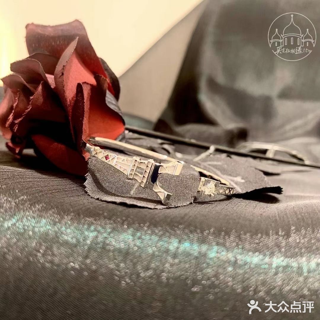 真正的浪漫不在巴黎，而在你指尖