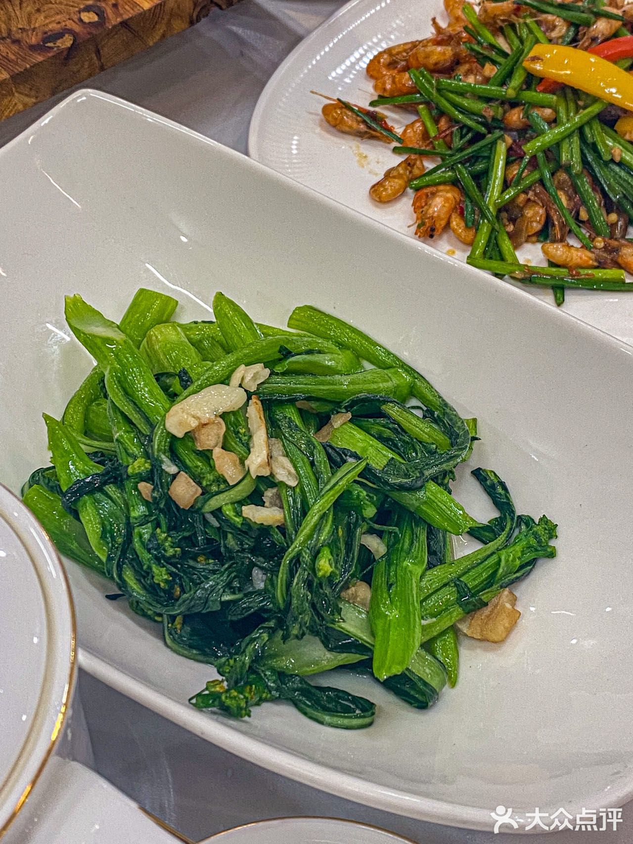 每一口都是客家菜的独特魅力。豆腐的软糯配上肉馅的鲜美