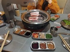 -围炉肉舍•炭烤活鳗•丹东海鲜烤肉(步行街店)