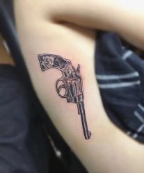 点击看大图 -龙之吻专业刺青·手工耳洞·纹身去色