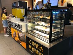 面包甜点陈列柜-麦当劳(广州南站店)