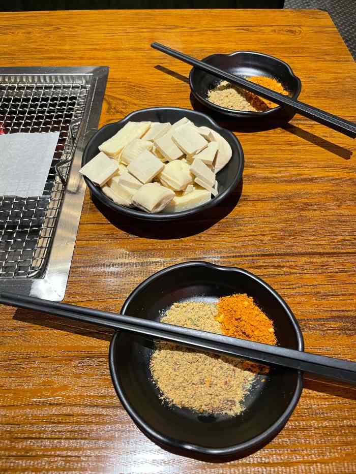 云烧·贵阳小豆腐·中式烤肉-"[薄荷]环境: 在奥城里,还是挺好找的,.