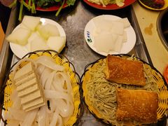 -洞庭洲·防空洞火锅·铜锅涮肉·烧烤(新百广场店)