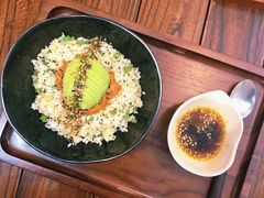 牛油果拌饭-小食院简餐厅