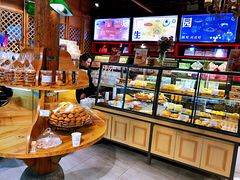 面包甜点陈列柜-昆明冠生园·蛋糕·面包(南强街店)