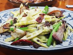 高山老腊肉-将就吃农家特色土菜馆