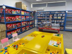 -逝水玩具折扣店