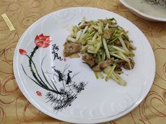 荞菜炒猪颈肉-水乡人家私房菜(逢简店)