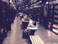 -钟书阁(松江泰晤士小镇店)