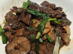 青蒜炒崂山菇-山东宾馆·齐鲁苑餐厅
