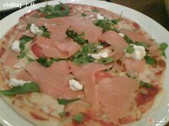 好吃的三文鱼pizza-榖屋house of flour(张江首店)