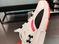 -UNDER ARMOUR(新燕莎奥莱店)