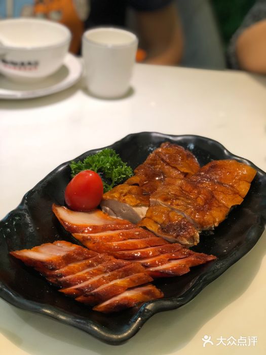 翩翩黑凤梨图片