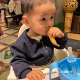 小婴儿吃泰国菜