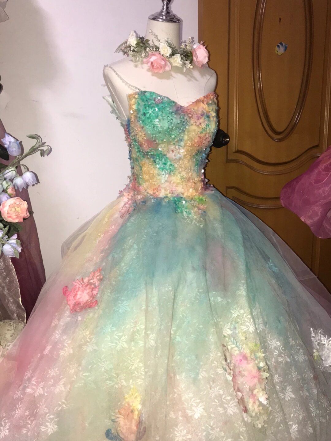 有没有见过彩虹色的婚纱