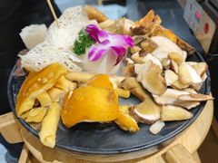 -一朵菌·野生菌探索家火锅(南亚店)