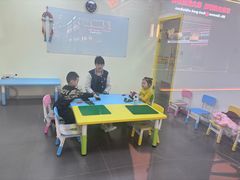 -科莱沃机器人创客中心(旅投·国展购物广场店)