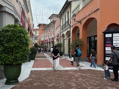 -佛罗伦萨小镇广佛名品奥特莱斯(疏港路店)