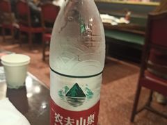 农夫山泉水-新白鹿餐厅(爱琴海购物中心店)