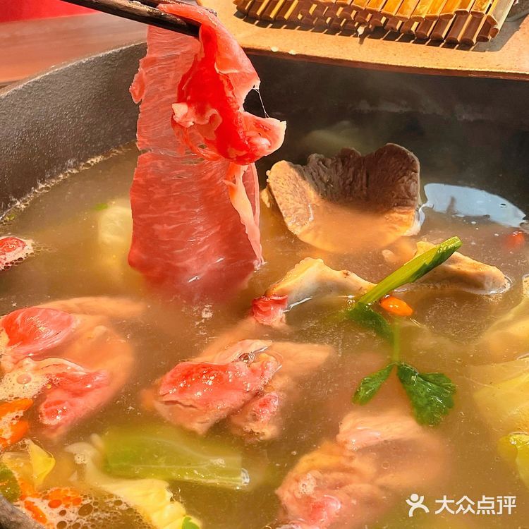 为了这个炭烤红薯，我愿意天天来火锅店排队