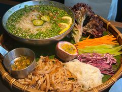 炭烤猪颈肉撒撇米线-Ameigo梅果·云贵川bistro(长宁来福士店)