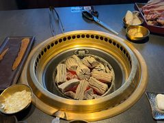 -铭牛烧肉·和牛海鲜自助(高新月牙湖店)