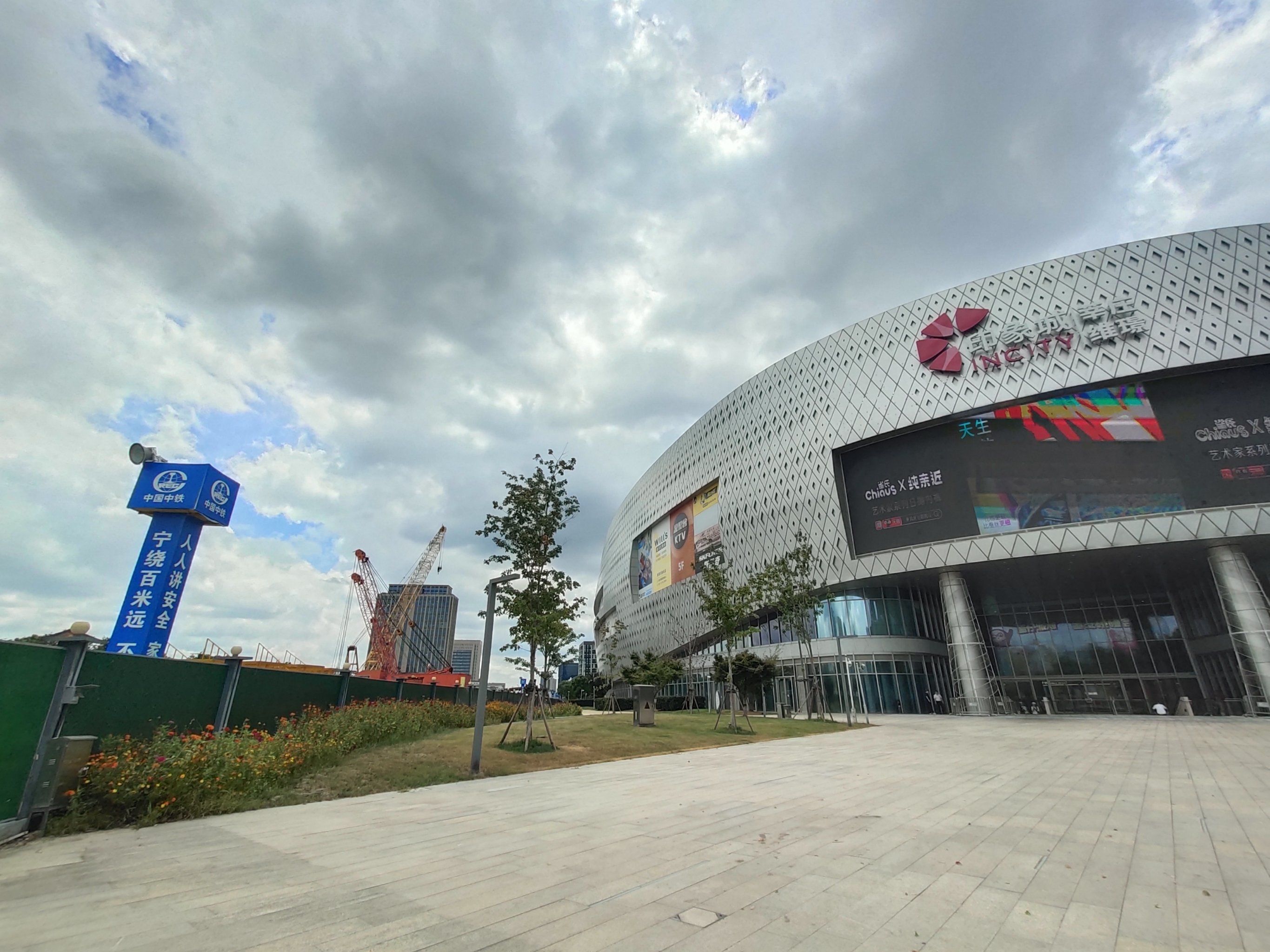 维璟印象城,你咋在建筑工地里?