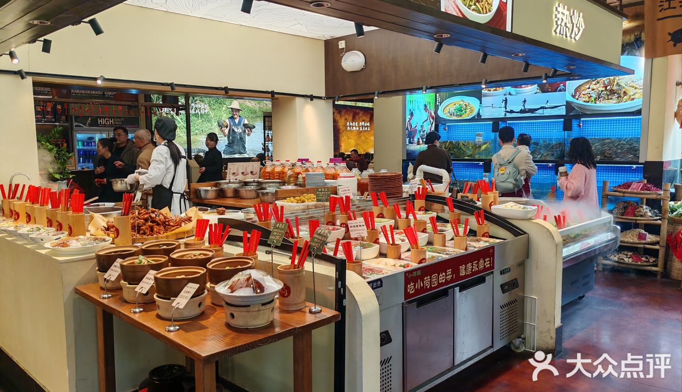 结果被街边的一家小店吸引了#小荷园乡野湖北菜