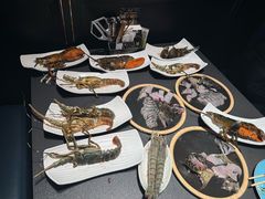 -雍容荟帝王蟹活龙虾展台自助(IFS黑金店)