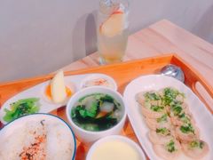 蔥蔥油雞飯-金拌面