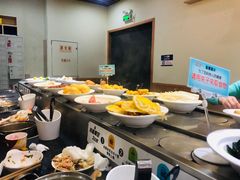 自助取餐区-咕叽咕叽自助烤肉小火锅(西城广场购物中心店)