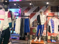 -阿迪达斯(武林银泰三叶草店)