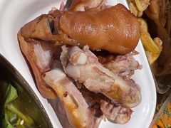 猪蹄-聚合鑫东北熏酱熟食麻辣面(长阳店)