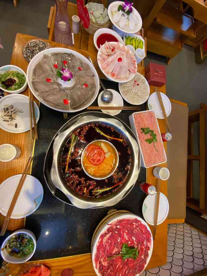 蜀镇鲜货火锅(双楠旗舰店)-"很久没有遇到一家让我心甘情愿给五星好评