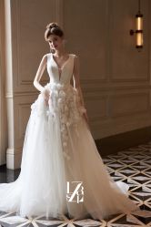 -Renee芮亦婚纱(原丽莎)