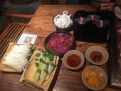 古道嫩牛肉-老牌坊云南鱼豆花火锅(爱建店)