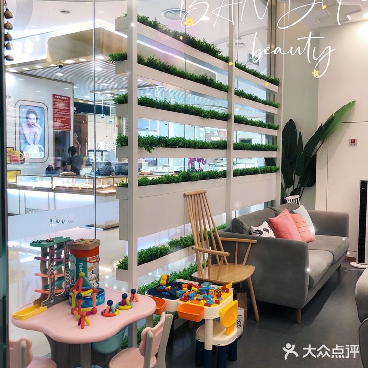 手指轻舞绽放流光溢彩，人类高质量美甲了解下