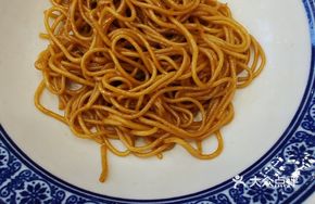Peanut and Black Bean Stewed Pig Tail with Noodles