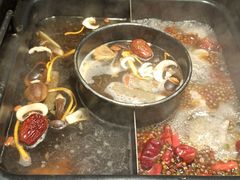 -老牌坊云南鱼豆花火锅(嵩山店)